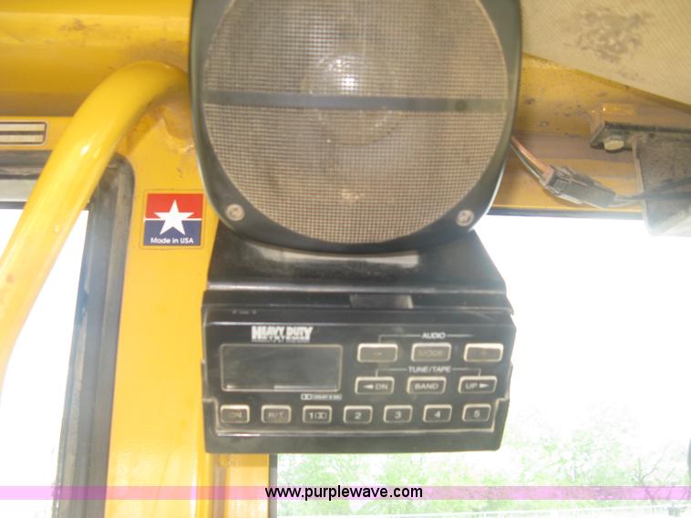 image for item J2817 2001 John Deere 772CH motor grader