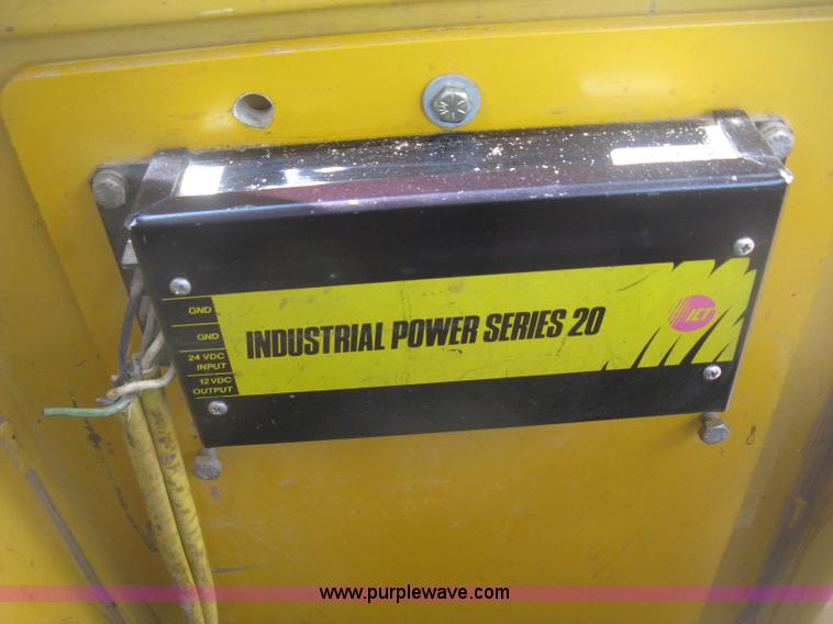 image for item J2817 2001 John Deere 772CH motor grader