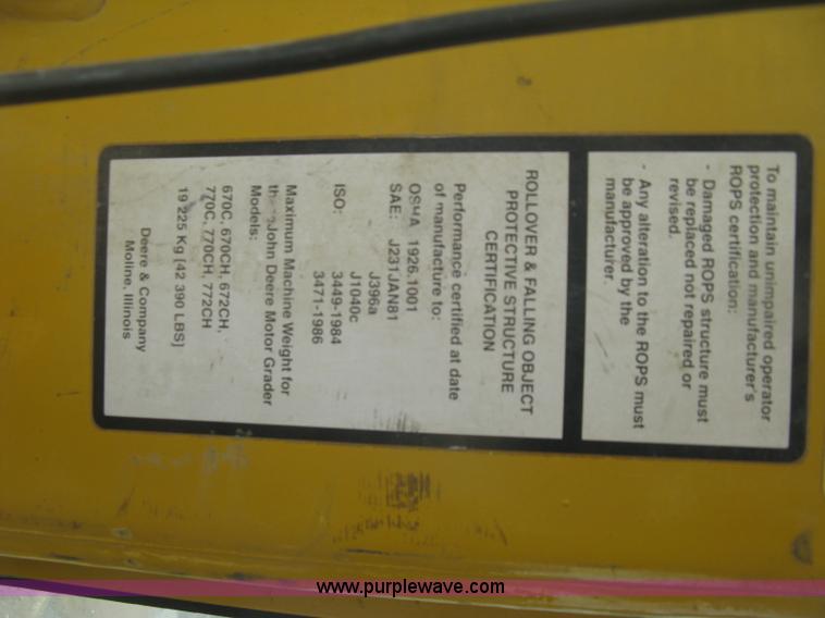 image for item J2817 2001 John Deere 772CH motor grader