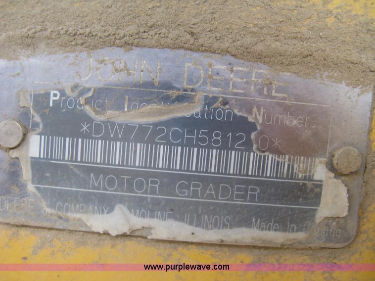 image for item J2817 2001 John Deere 772CH motor grader