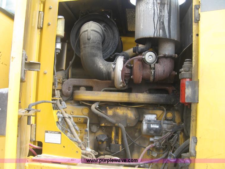 image for item J2817 2001 John Deere 772CH motor grader