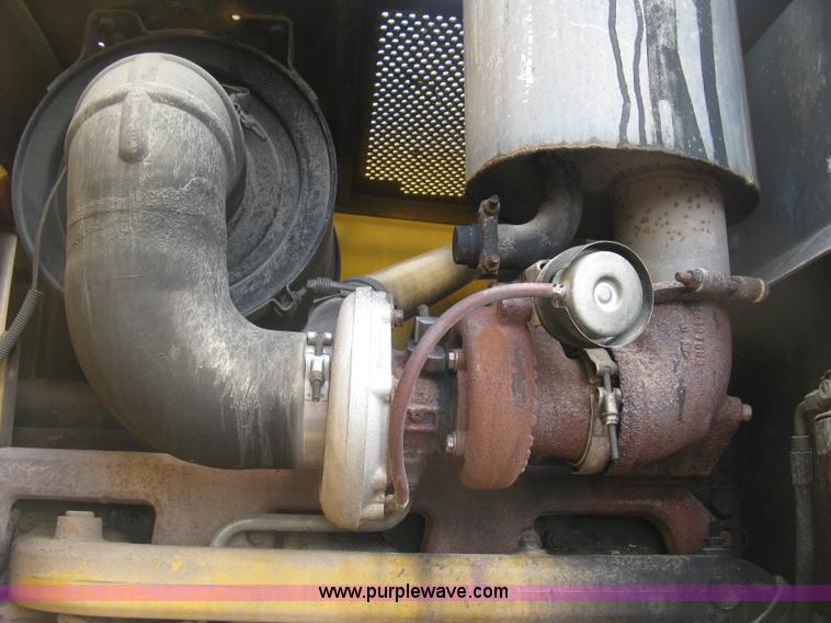 image for item J2817 2001 John Deere 772CH motor grader