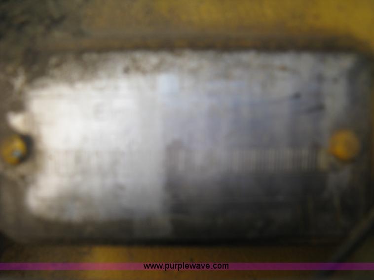 image for item J2817 2001 John Deere 772CH motor grader