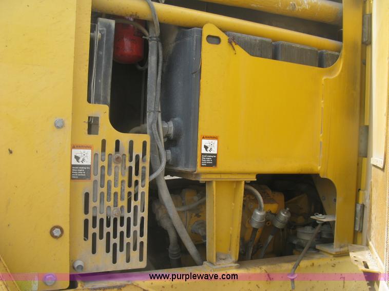 image for item J2817 2001 John Deere 772CH motor grader