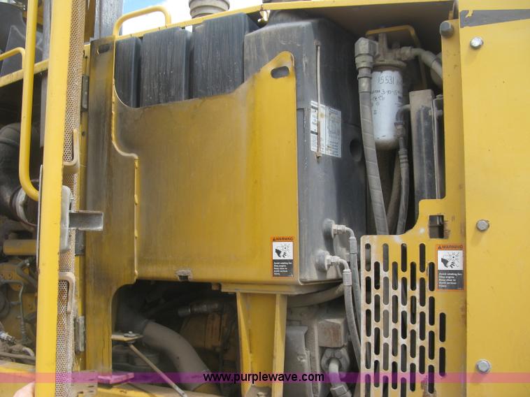 image for item J2817 2001 John Deere 772CH motor grader