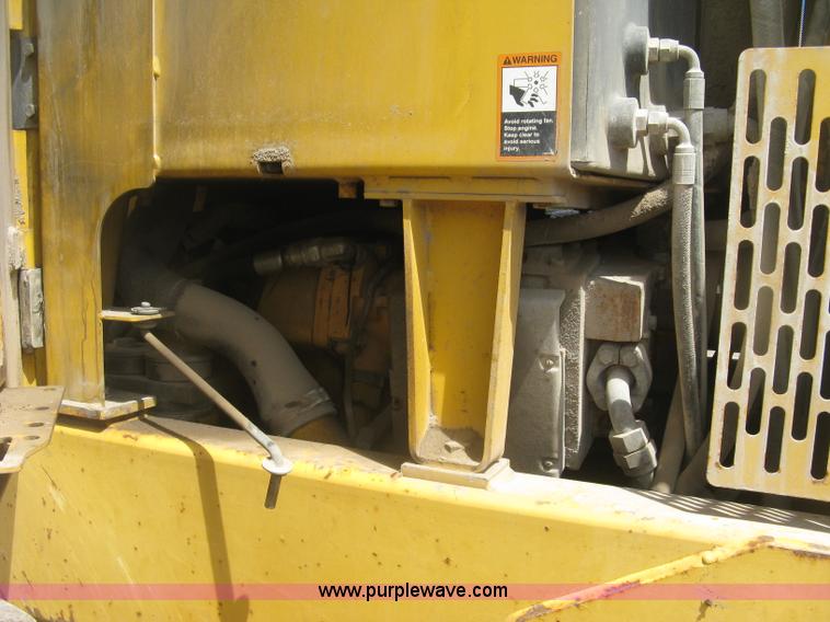 image for item J2817 2001 John Deere 772CH motor grader