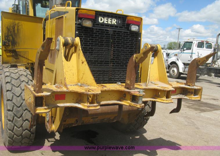 image for item J2817 2001 John Deere 772CH motor grader