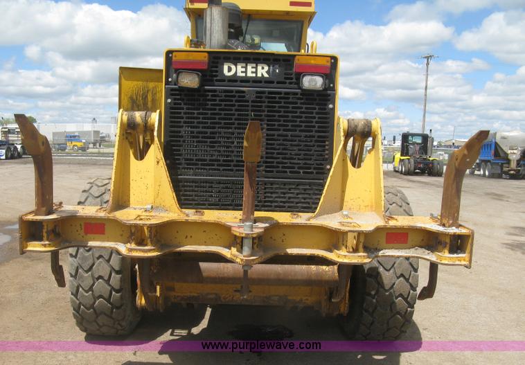 image for item J2817 2001 John Deere 772CH motor grader