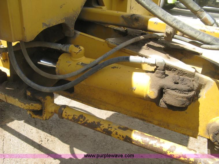 image for item J2817 2001 John Deere 772CH motor grader