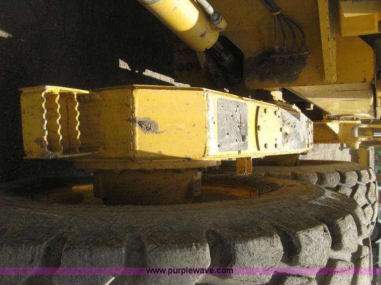 image for item J2817 2001 John Deere 772CH motor grader