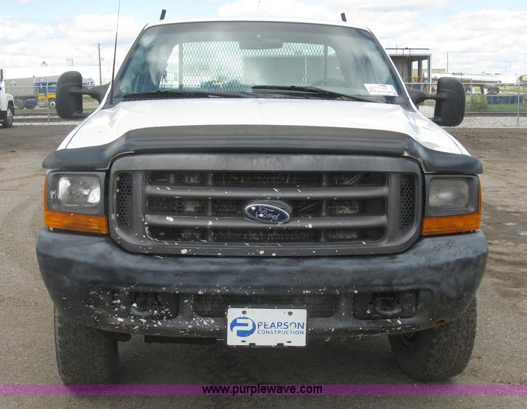 image for item J2818 2001 Ford F250 Super Duty XL SuperCab pickup truck