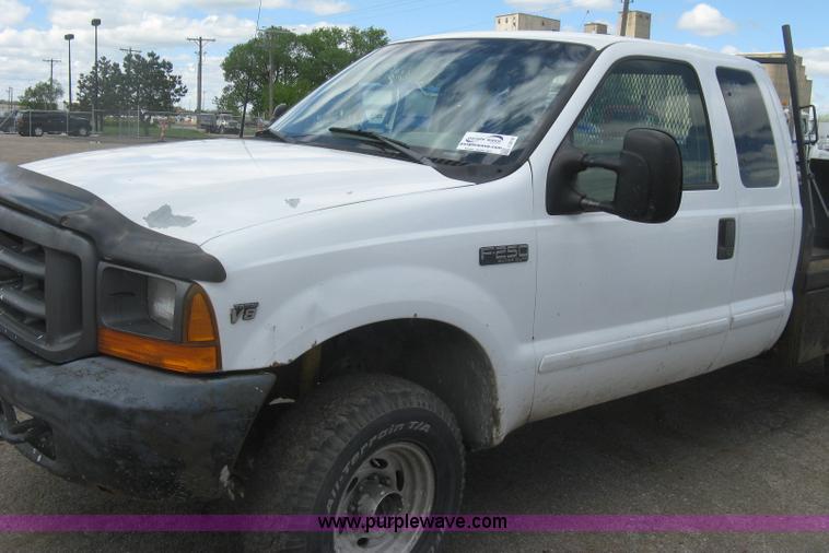 image for item J2818 2001 Ford F250 Super Duty XL SuperCab pickup truck