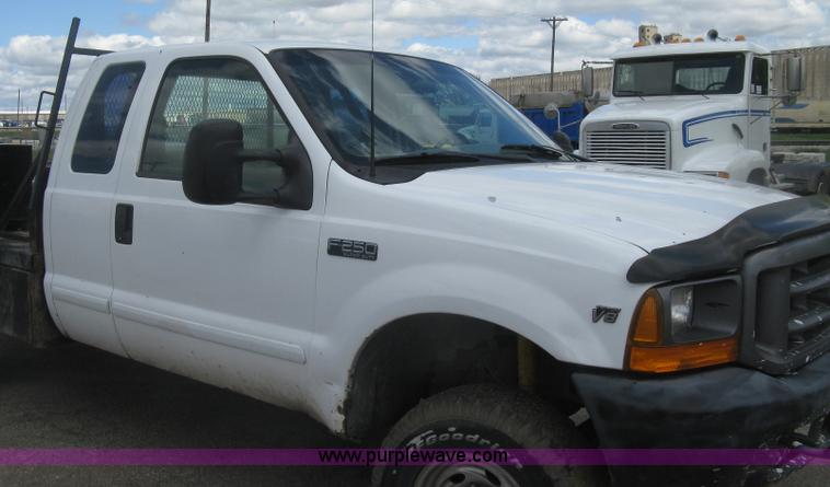 image for item J2818 2001 Ford F250 Super Duty XL SuperCab pickup truck