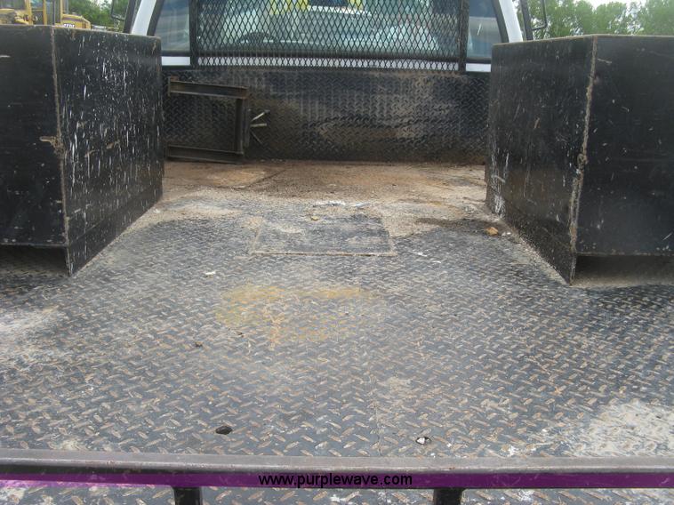 image for item J2818 2001 Ford F250 Super Duty XL SuperCab pickup truck