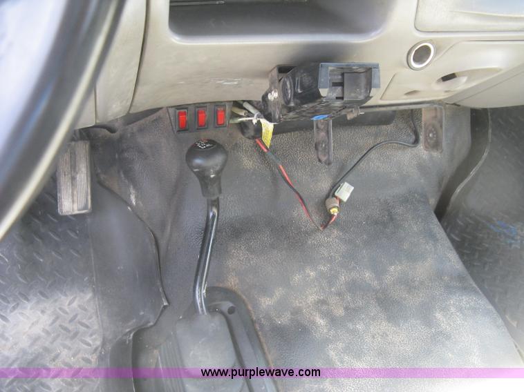 image for item J2818 2001 Ford F250 Super Duty XL SuperCab pickup truck