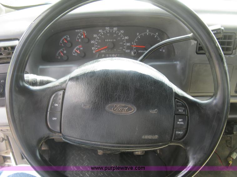 image for item J2818 2001 Ford F250 Super Duty XL SuperCab pickup truck