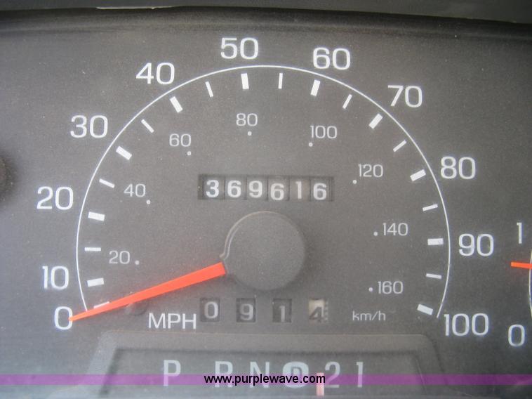 image for item J2818 2001 Ford F250 Super Duty XL SuperCab pickup truck