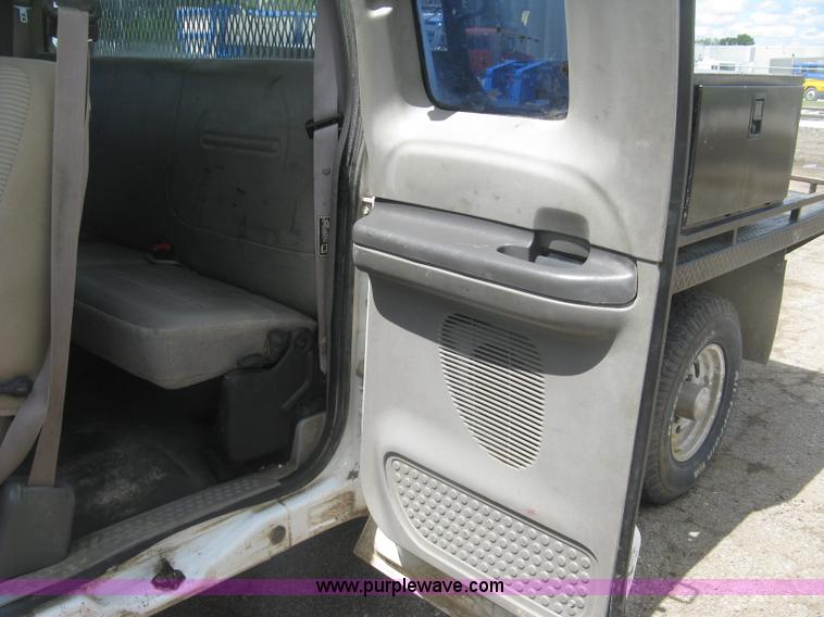 image for item J2818 2001 Ford F250 Super Duty XL SuperCab pickup truck