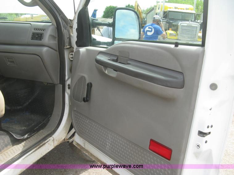 image for item J2818 2001 Ford F250 Super Duty XL SuperCab pickup truck