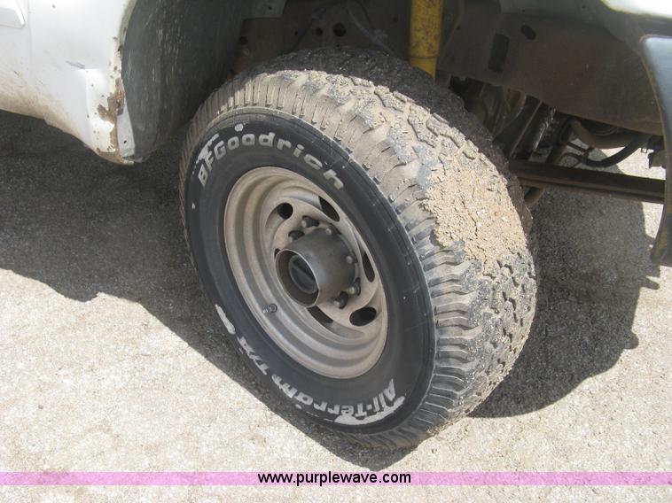 image for item J2818 2001 Ford F250 Super Duty XL SuperCab pickup truck