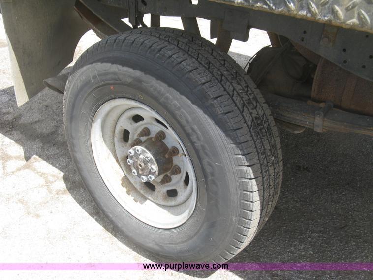 image for item J2818 2001 Ford F250 Super Duty XL SuperCab pickup truck