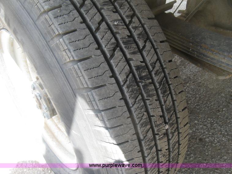 image for item J2818 2001 Ford F250 Super Duty XL SuperCab pickup truck