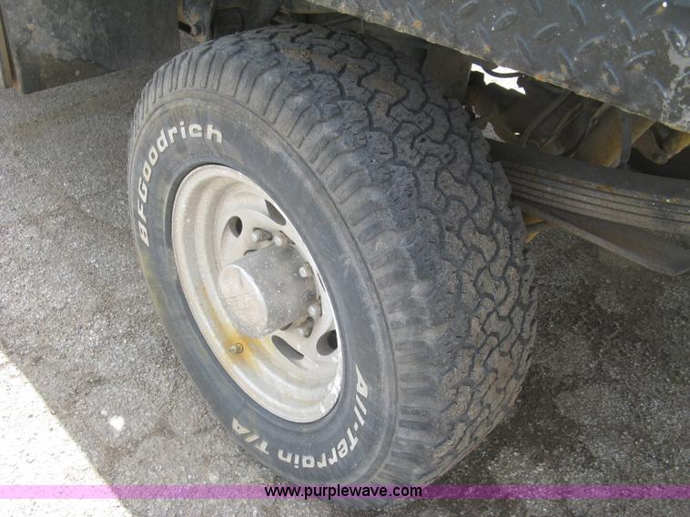 image for item J2818 2001 Ford F250 Super Duty XL SuperCab pickup truck