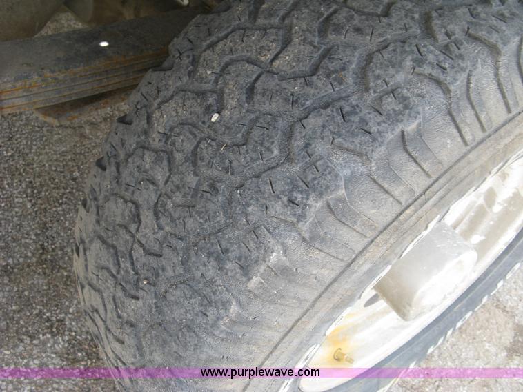 image for item J2818 2001 Ford F250 Super Duty XL SuperCab pickup truck