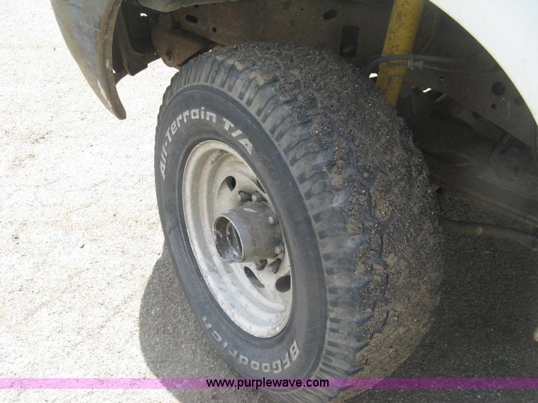 image for item J2818 2001 Ford F250 Super Duty XL SuperCab pickup truck