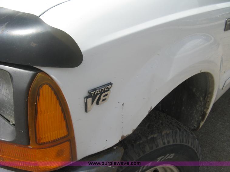 image for item J2818 2001 Ford F250 Super Duty XL SuperCab pickup truck
