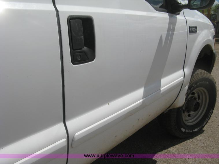 image for item J2818 2001 Ford F250 Super Duty XL SuperCab pickup truck