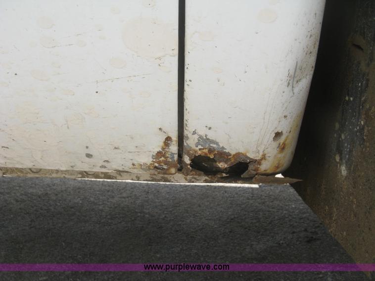 image for item J2818 2001 Ford F250 Super Duty XL SuperCab pickup truck