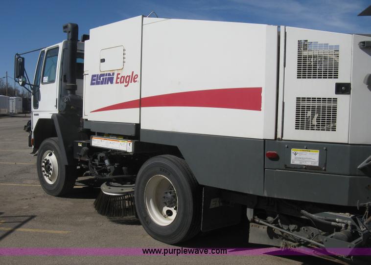 image for item J2904 2004 Elgin Eagle Series F street sweeper