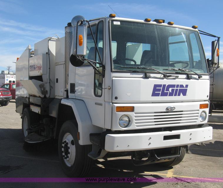image for item J2904 2004 Elgin Eagle Series F street sweeper