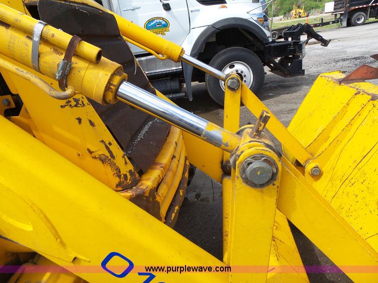 image for item J4138 JCB 214 backhoe