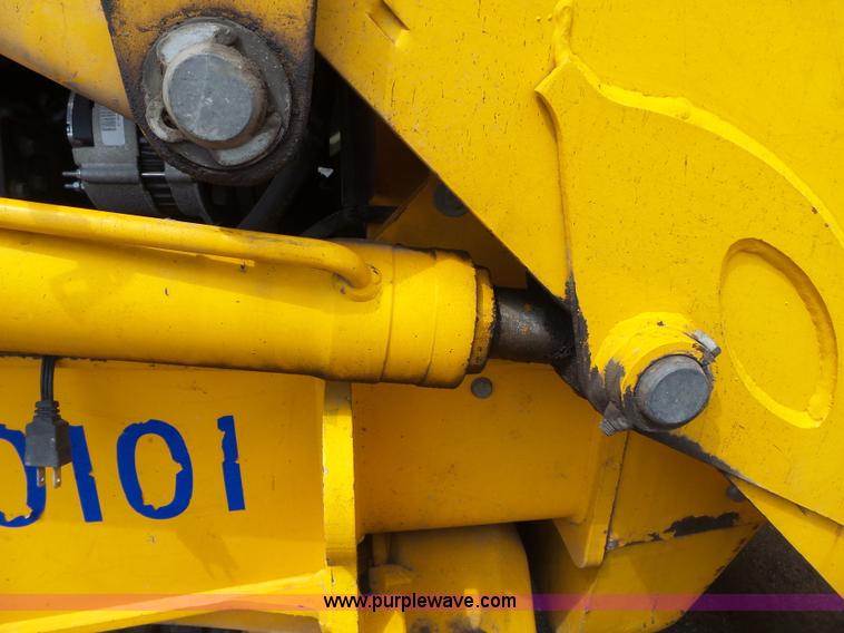 image for item J4138 JCB 214 backhoe