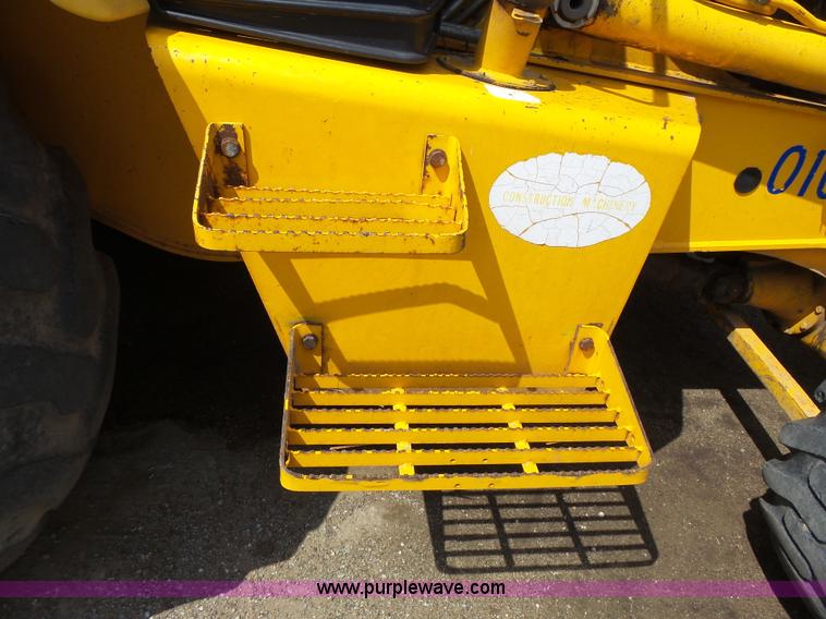 image for item J4138 JCB 214 backhoe