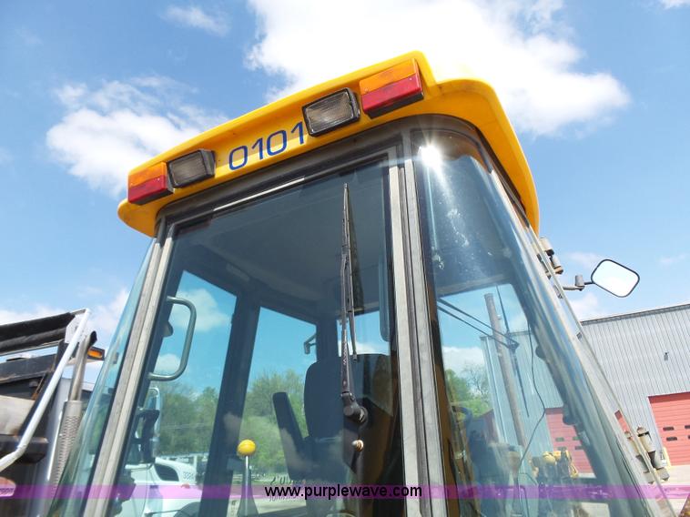 image for item J4138 JCB 214 backhoe