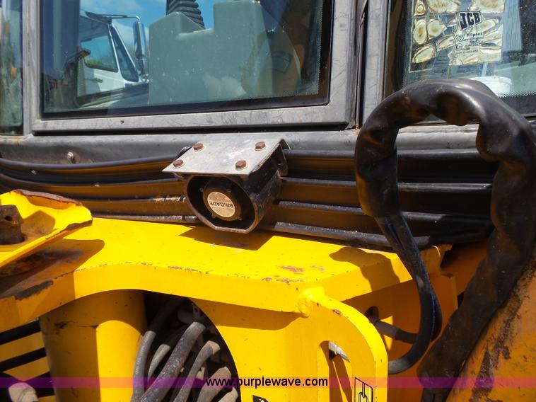 image for item J4138 JCB 214 backhoe