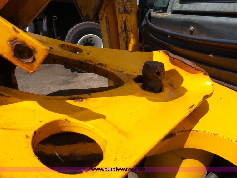 image for item J4138 JCB 214 backhoe