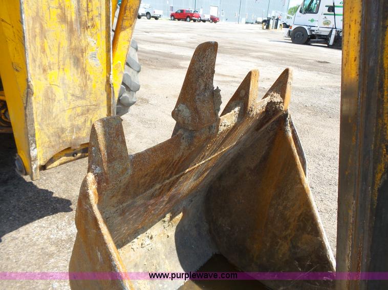 image for item J4138 JCB 214 backhoe