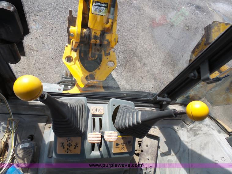 image for item J4138 JCB 214 backhoe
