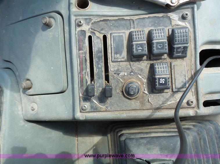 image for item J4138 JCB 214 backhoe