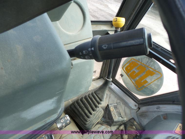 image for item J4138 JCB 214 backhoe