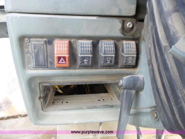 image for item J4138 JCB 214 backhoe