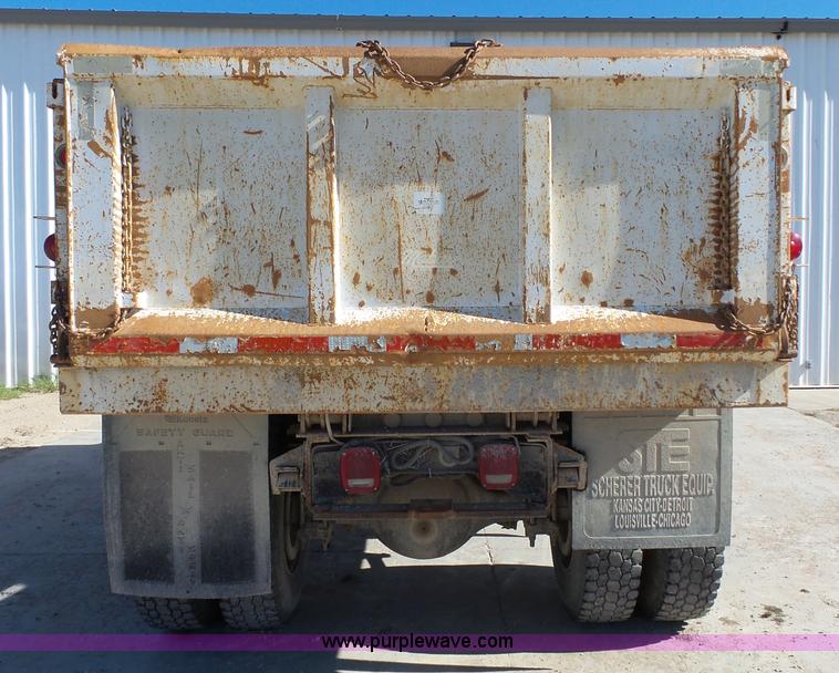 image for item J4976 1991 International 4900 dump truck