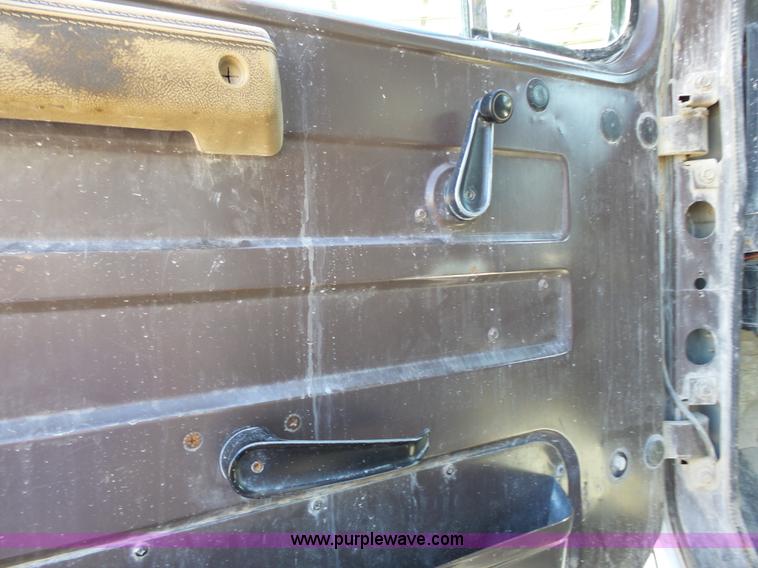 image for item J4976 1991 International 4900 dump truck