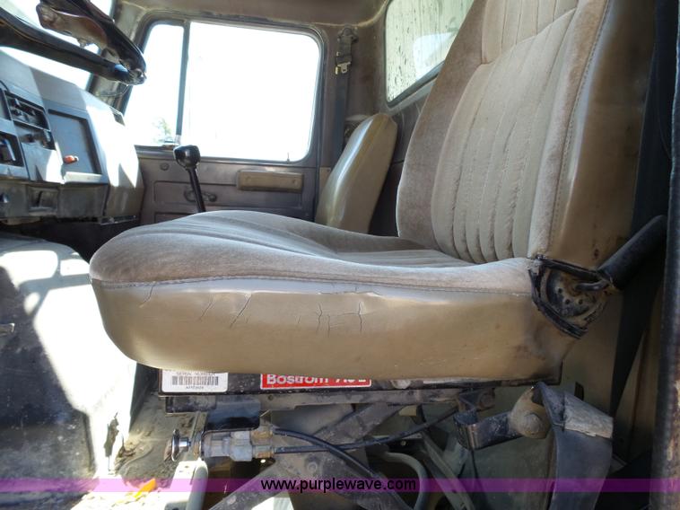 image for item J4976 1991 International 4900 dump truck