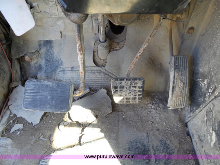 image for item J4976 1991 International 4900 dump truck