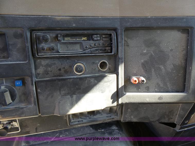 image for item J4976 1991 International 4900 dump truck